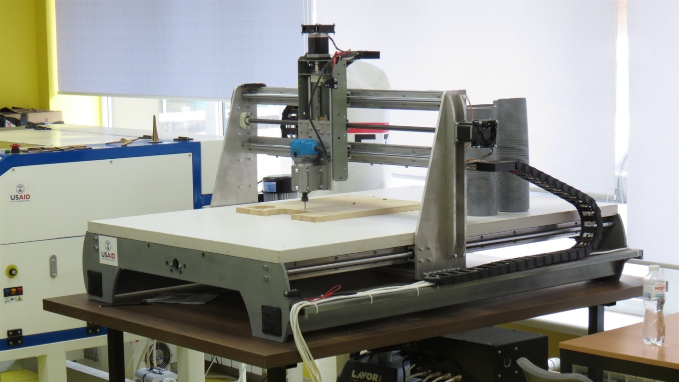 Тестируем оборудование в FabLab в Мариуполе. И рассказываем, что будут здесь печатать тинейджеры