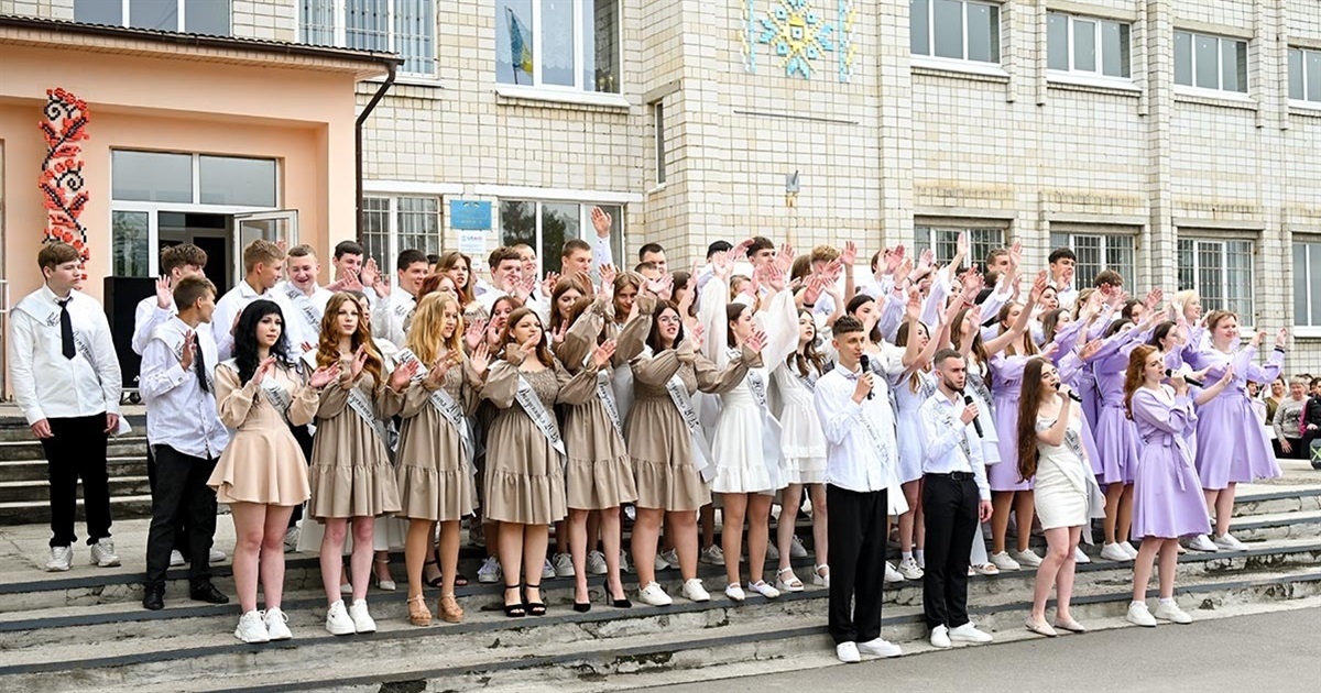 Золотий фонд Кагарличчини - 2025: 26 випускників 11-х класів отримали свідоцтва з відзнакою