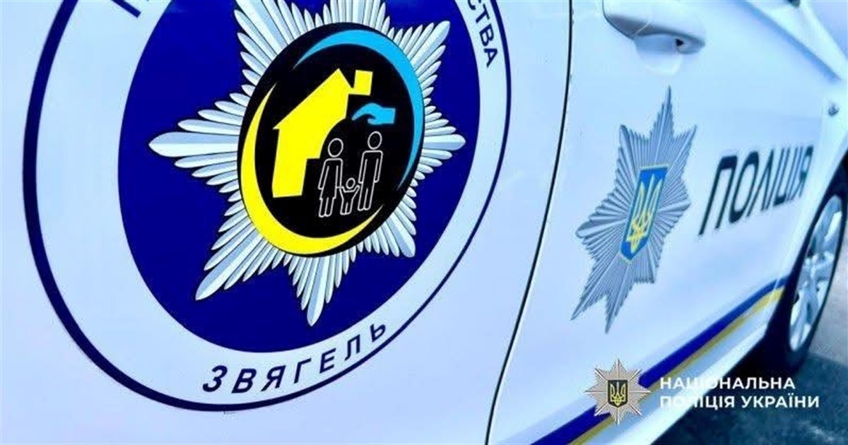 Чинив психологічний та фізичний тиск на власну матір: звягелянину повідомили про підозру