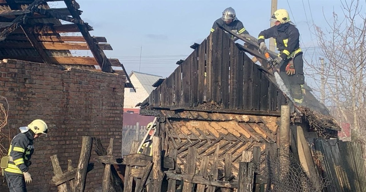 На Переяславщині через палія трави згоріли дві господарчі будівлі: його оштрафували