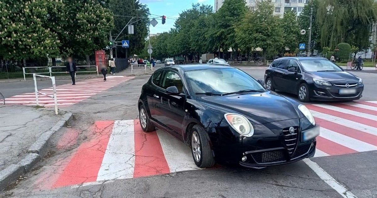 Водійка "Alfa Romeo" у Звягелі збила пенсіонерку, яка перетинала автошлях
