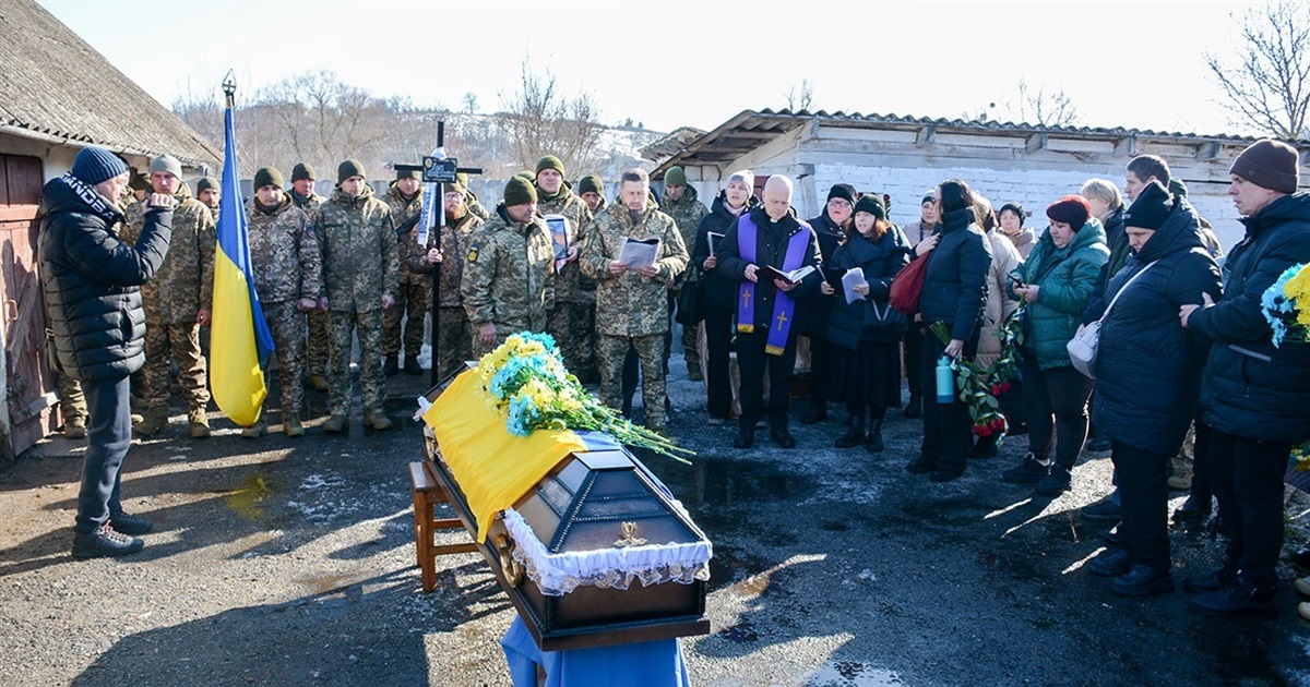 Віддав усе, щоб ми мали майбутнє - у Кагарлику провели в останню дорогу воїна Андрія Ящука