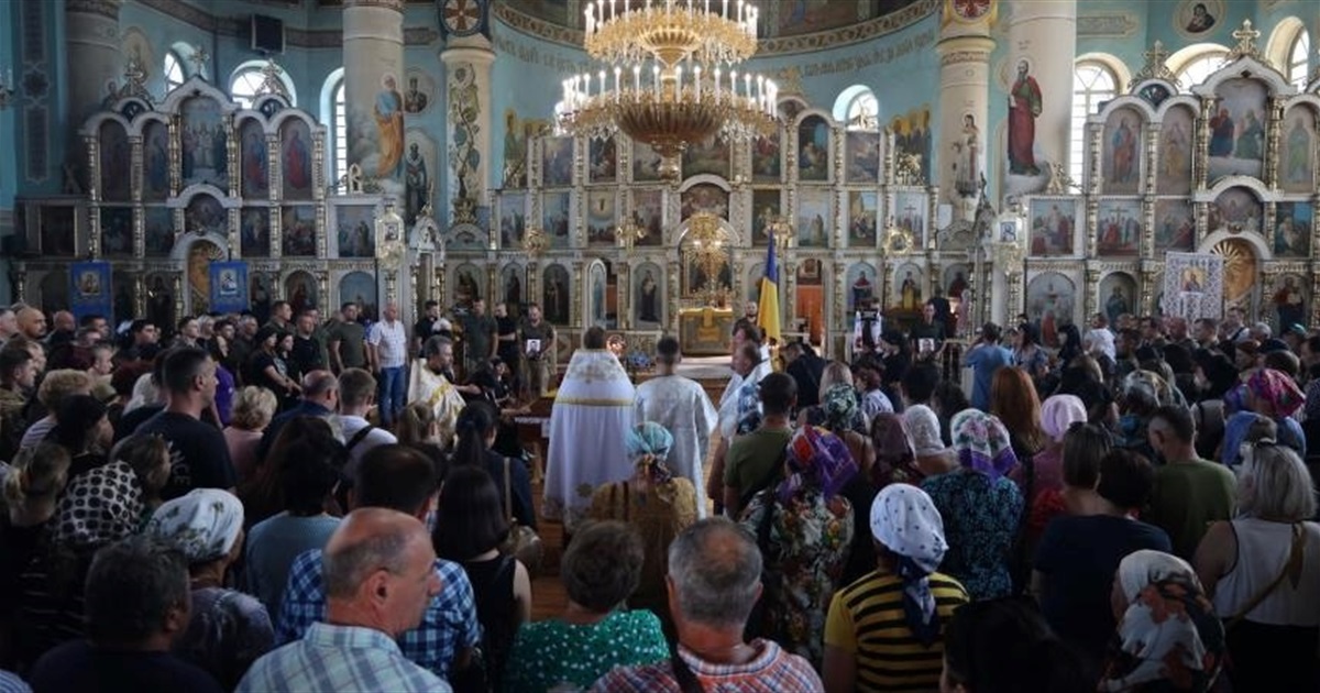 Громада Сміли прощалася із захисниками Анатолієм Лизуненком та Юрієм Назаренком