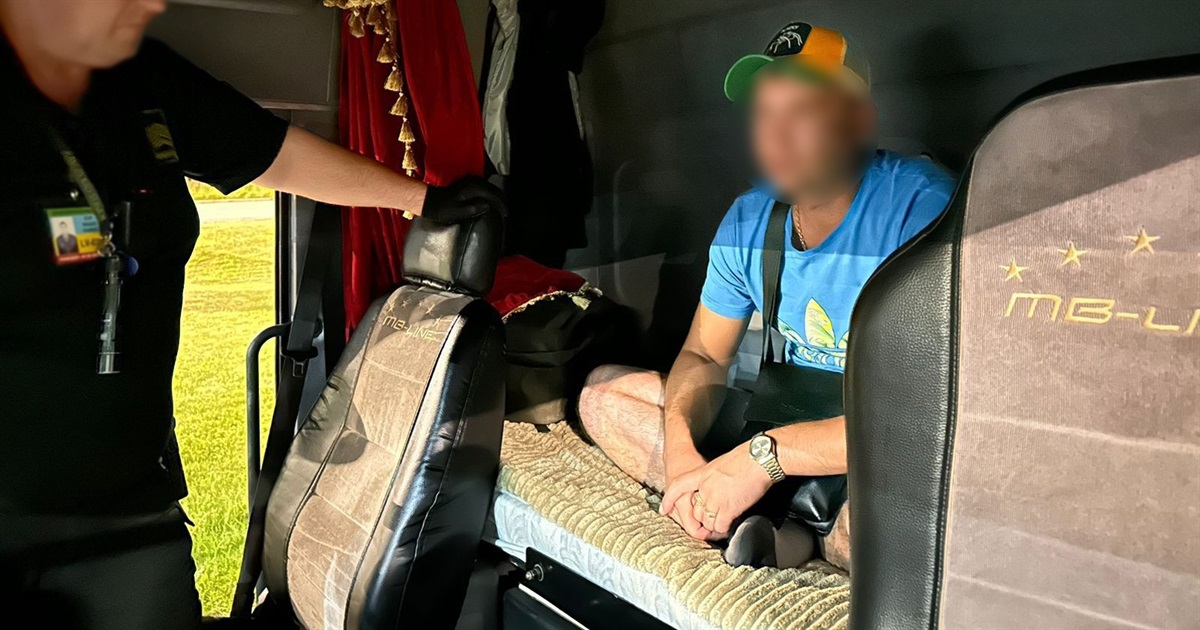 Сховався у спальному відсіку вантажівки: житель Житомирщини намагався "зайцем" виїхати за кордон