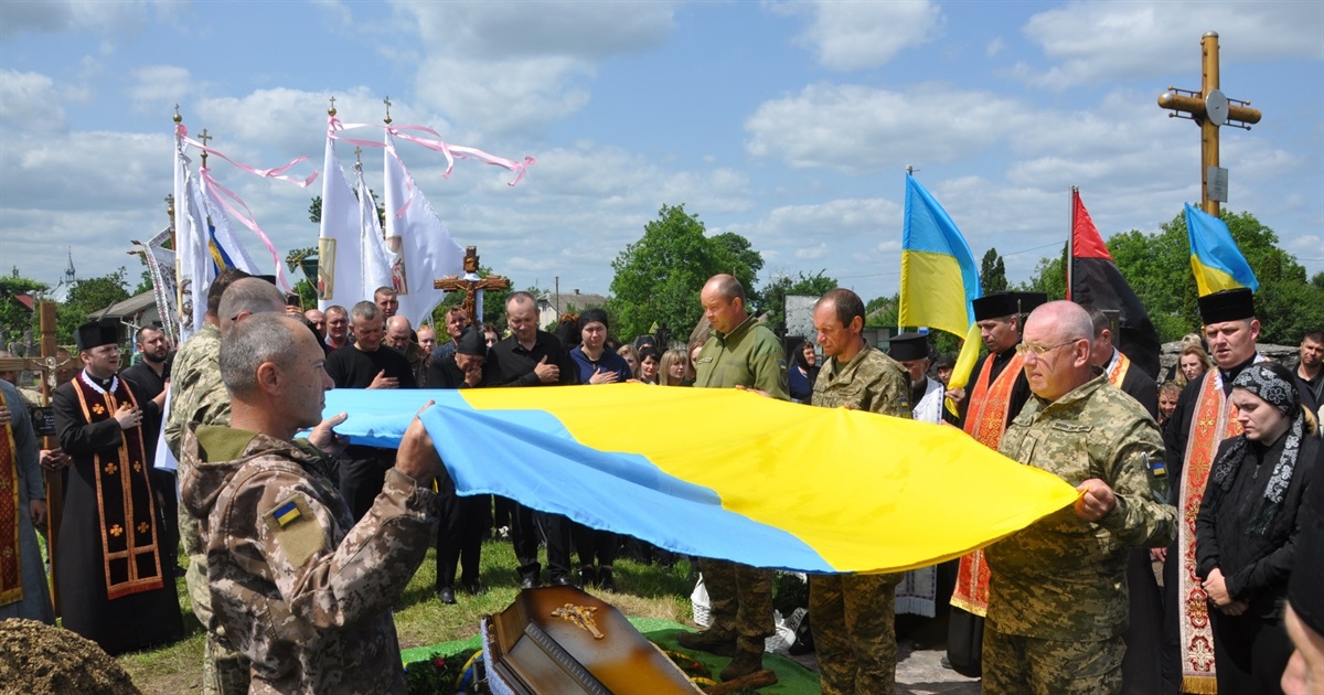 Мирослав був найкращим: у Ридодубах схоронили 30-річного воїна, якого рік вважали безвісти зниклим