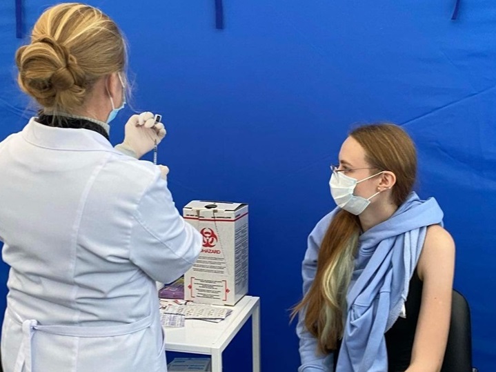 Після вакцинації в Софії трохи боліла рука та була підвищена температура