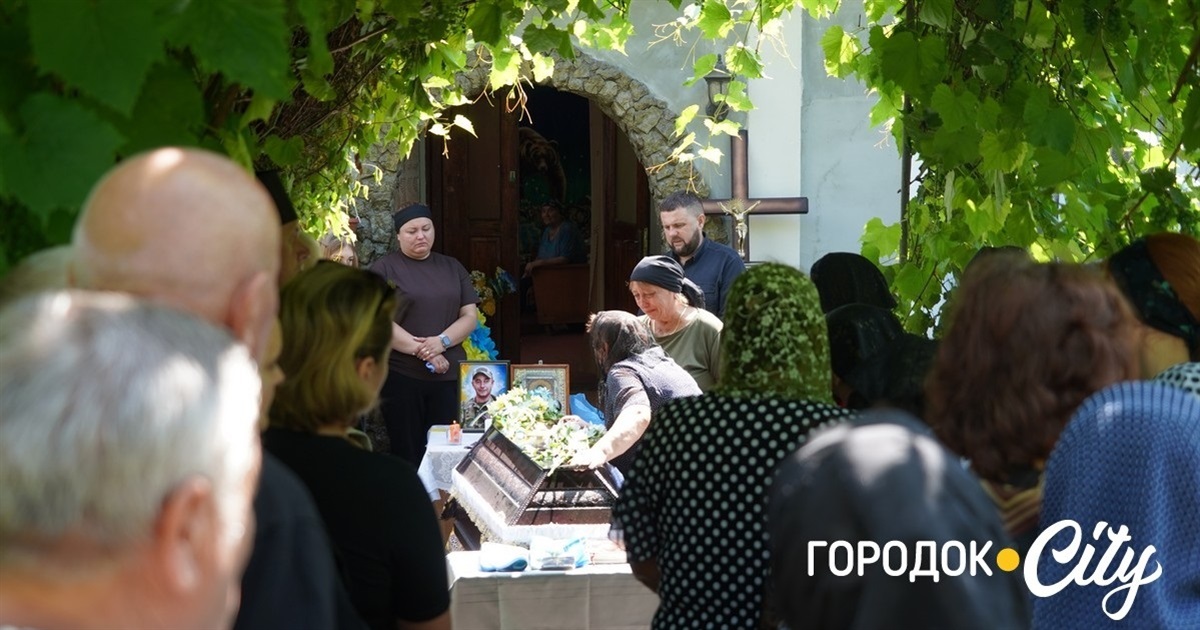 У Завадинцях земляки попрощалися із загиблим захисником Олександром Моцним