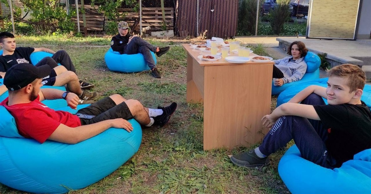 Пропутинська молодь вкрала у Свідків Єгови будівлю по вулиці Нагірній у Бердянську