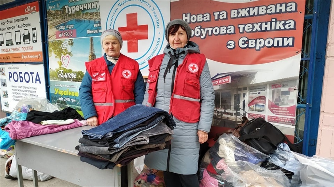 У Жмеринці на площі роздають одяг та іграшки: як стати благодійником