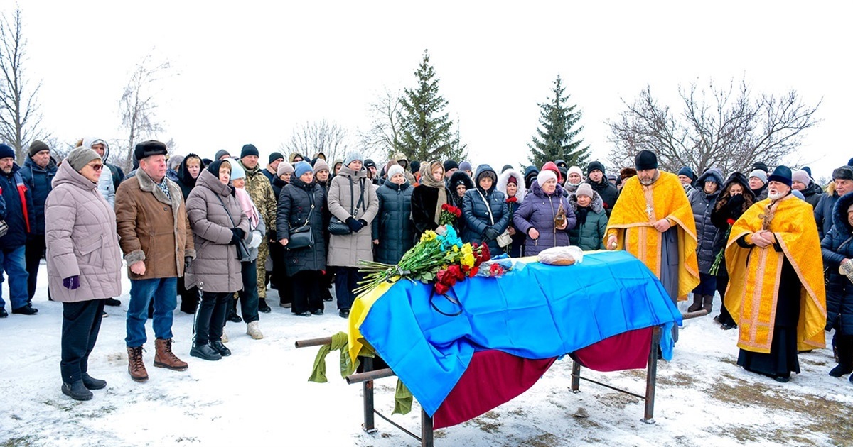 Захищав Україну від лютого ворога - у Черняхові провели в останню дорогу Віталія Новожицького