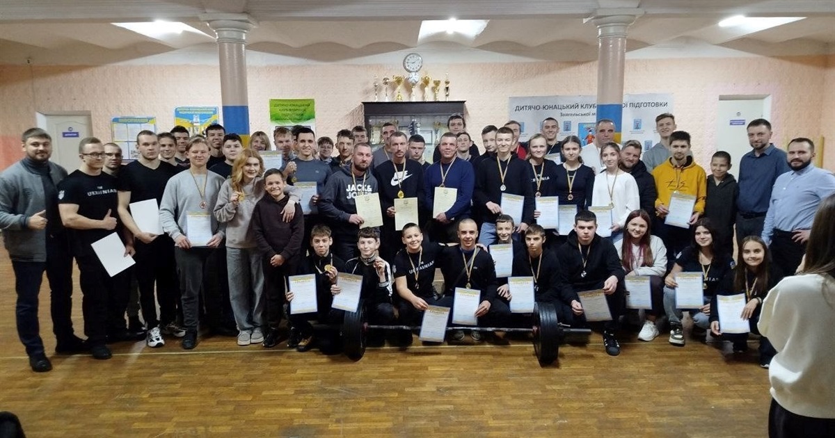 У Звягелі відбулася першість міста та обласний турнір із багатоповторного жиму до Дня ЗСУ