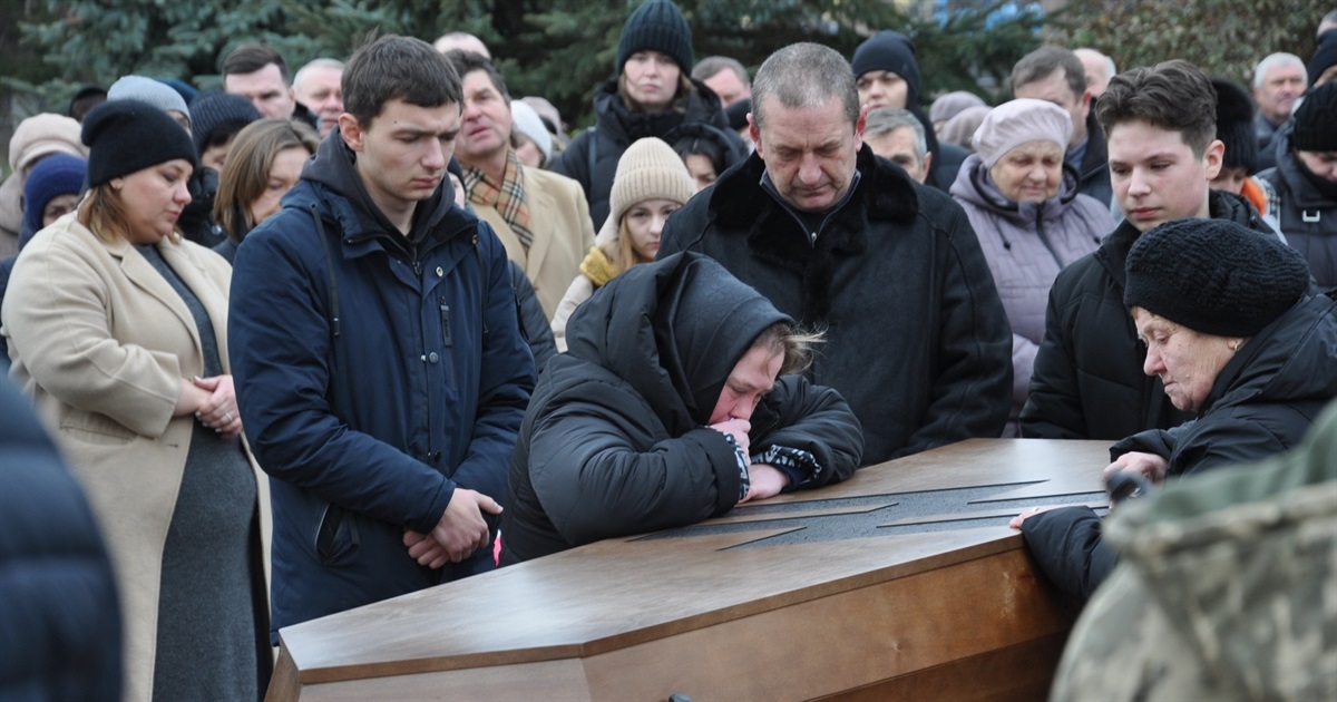 Після десятимісячної невідомості додому «на щиті» повернувся молодий воїн з Чортківщини