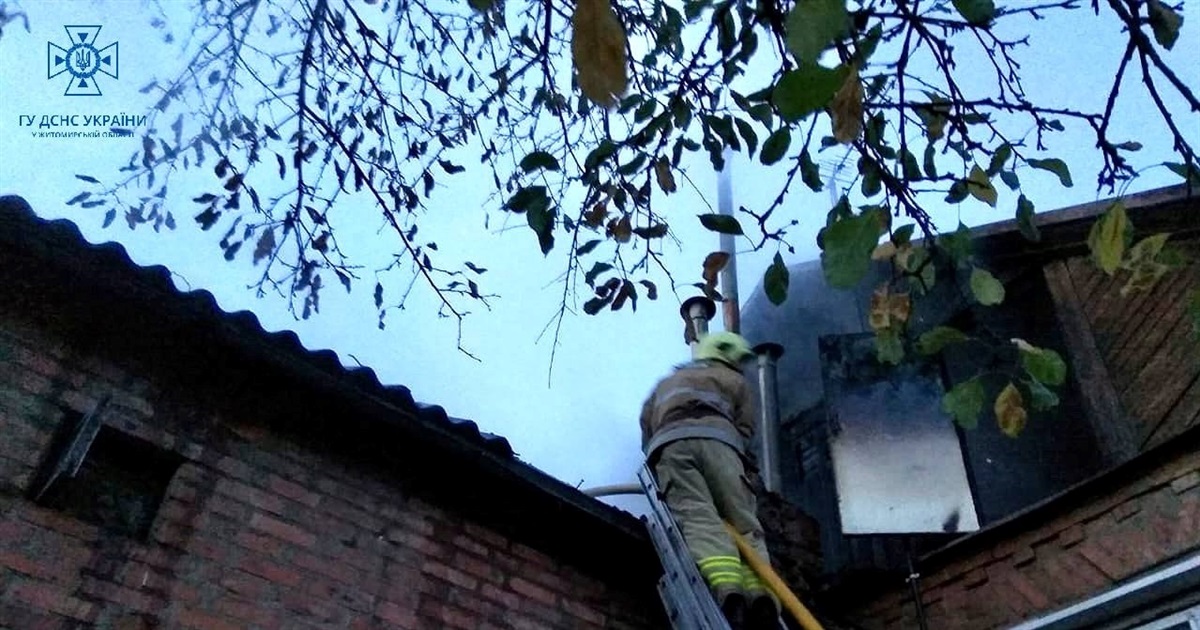 Вогнеборці ліквідували пожежу у приватному житловому секторі Звягеля