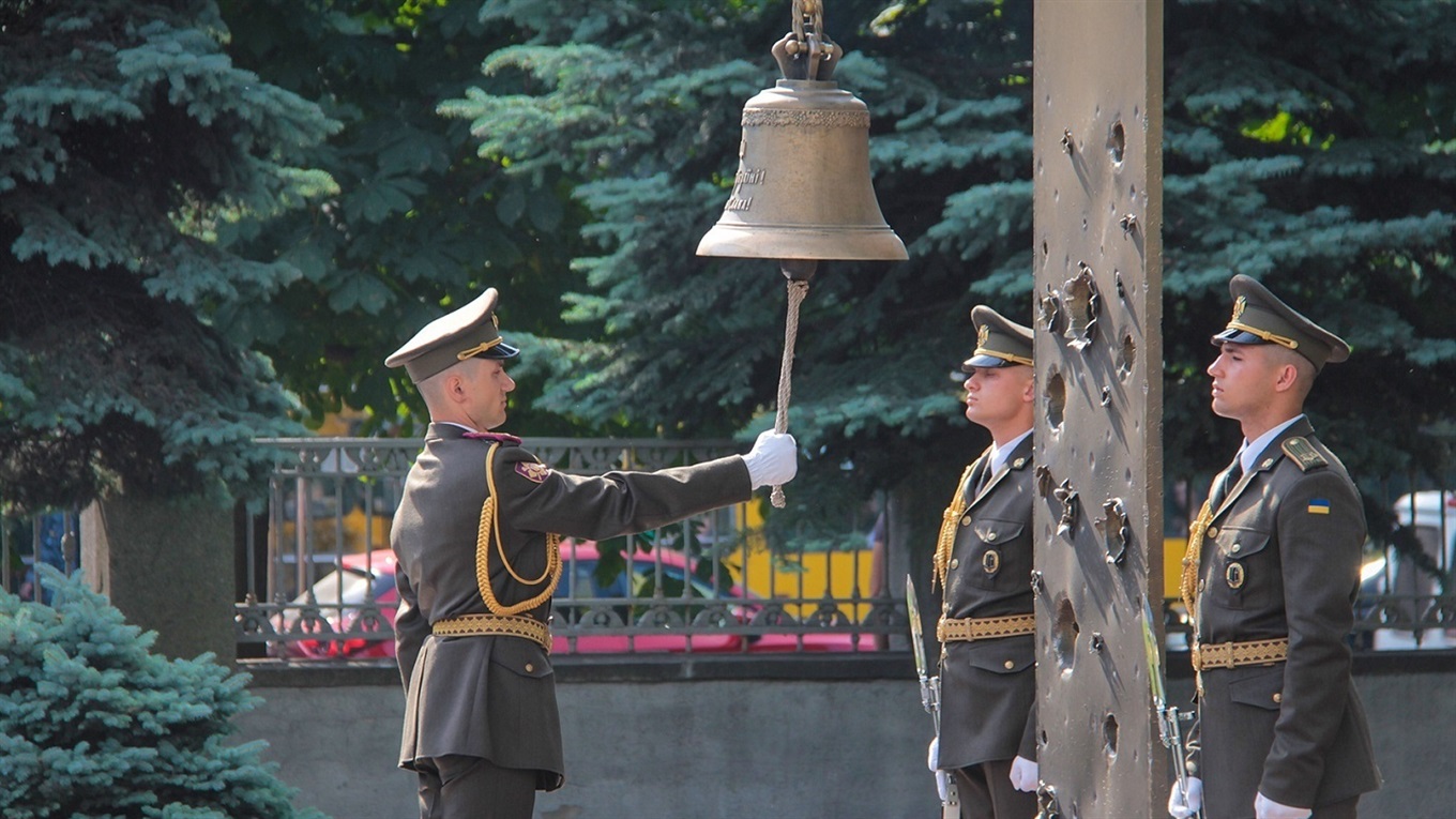 У Києві Дзвін Пам'яті пролунав 54 рази, з них дев'ять разів в пам'ять про мелітопольських авіаторів