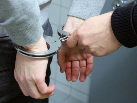 Поліцейські викрили чоловіка, який пограбував пенсіонера