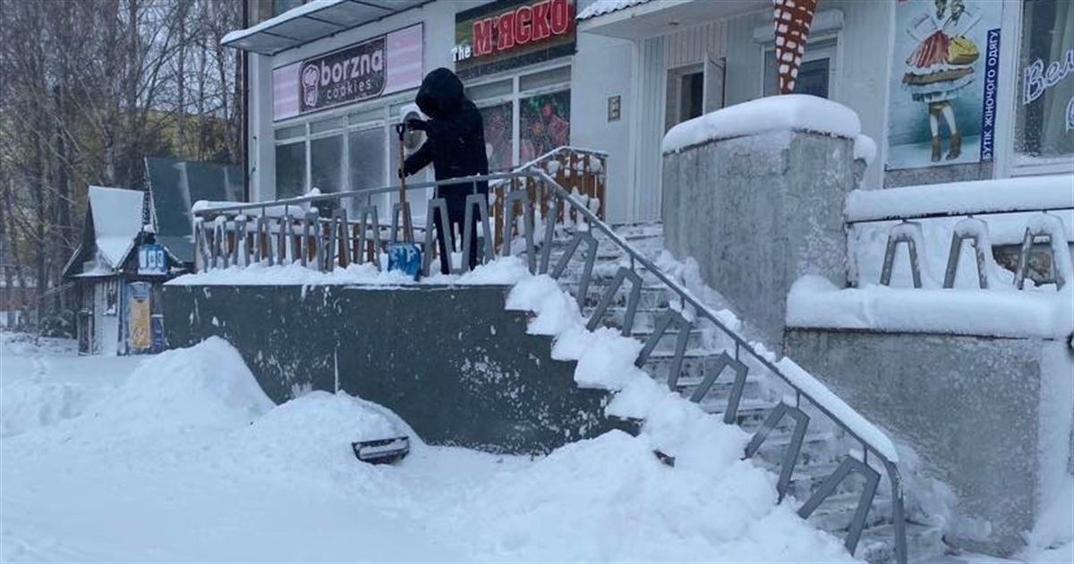 Перший сніжний понеділок на Корюківщині. Як спрацювали комунальники, рятувальники, правоохоронці