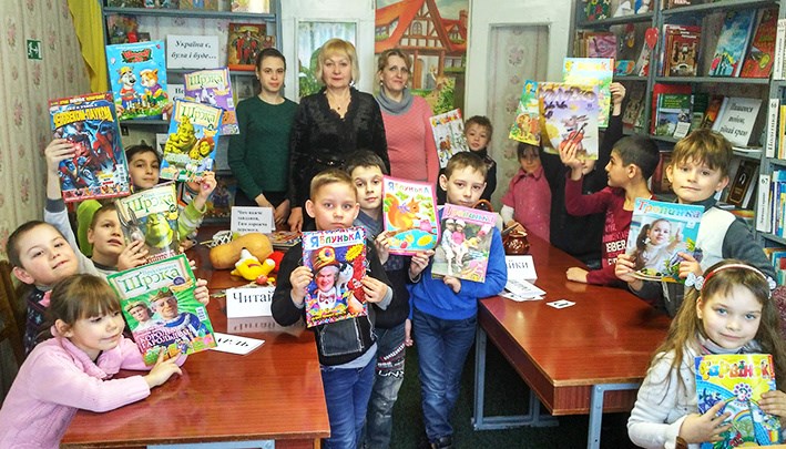 Школярі покровських шкіл відкривали з книгою Всесвіт