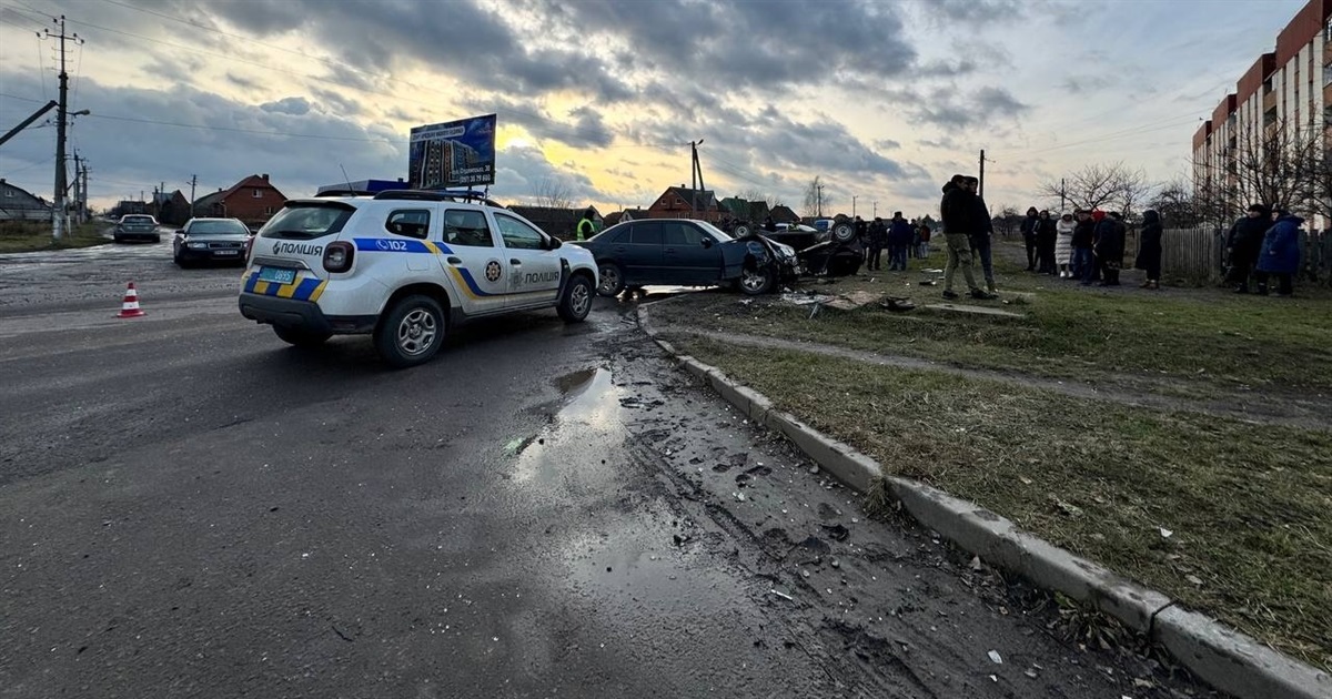 Автотроща у Володимирці з постраждалими дітьми. Який стан потерпілих?