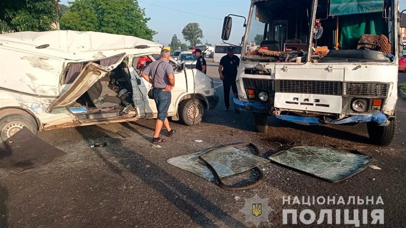 Водій мікроавтобуса, який зіткнувся із маршруткою в Мамаївцях, був нетверезим