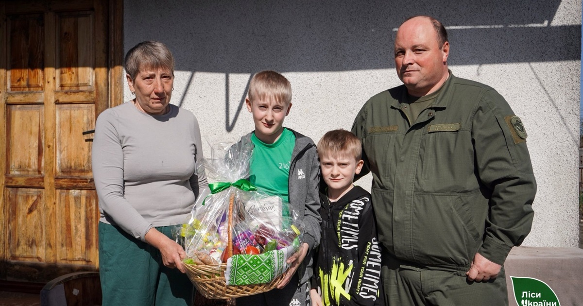 На Звягельщині лісівники відвідали родини загиблих на війні колег
