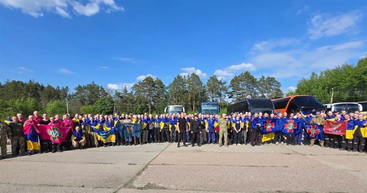 Пройшов перший етап обміну полоненими 1000 на 1000: повернувся Павло Зозулюк з Каховки