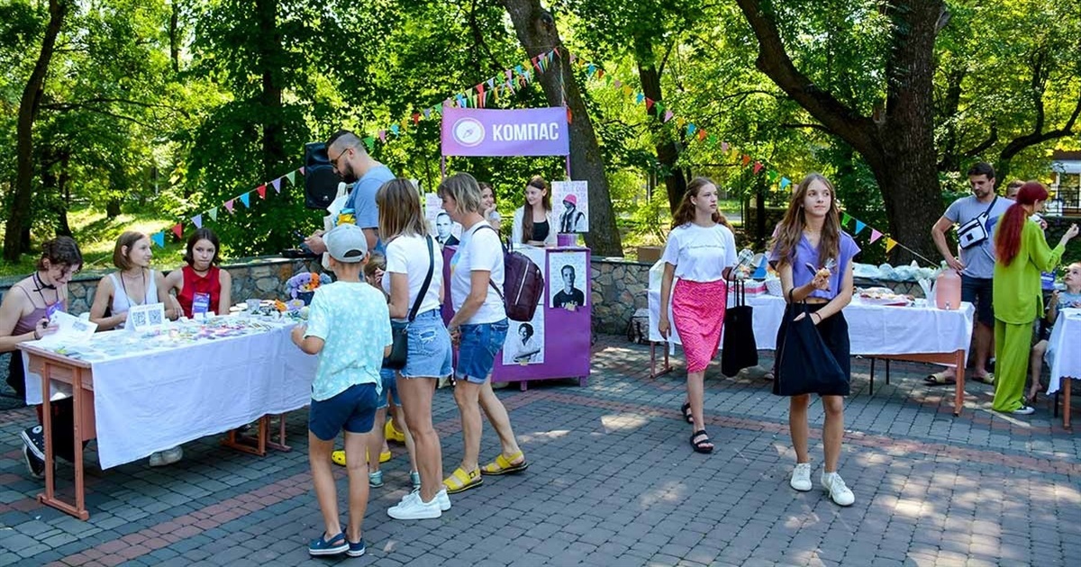 Благодійний ярмарок у Кагарлику: на підтримку захисників зібрали 20 тисяч гривень