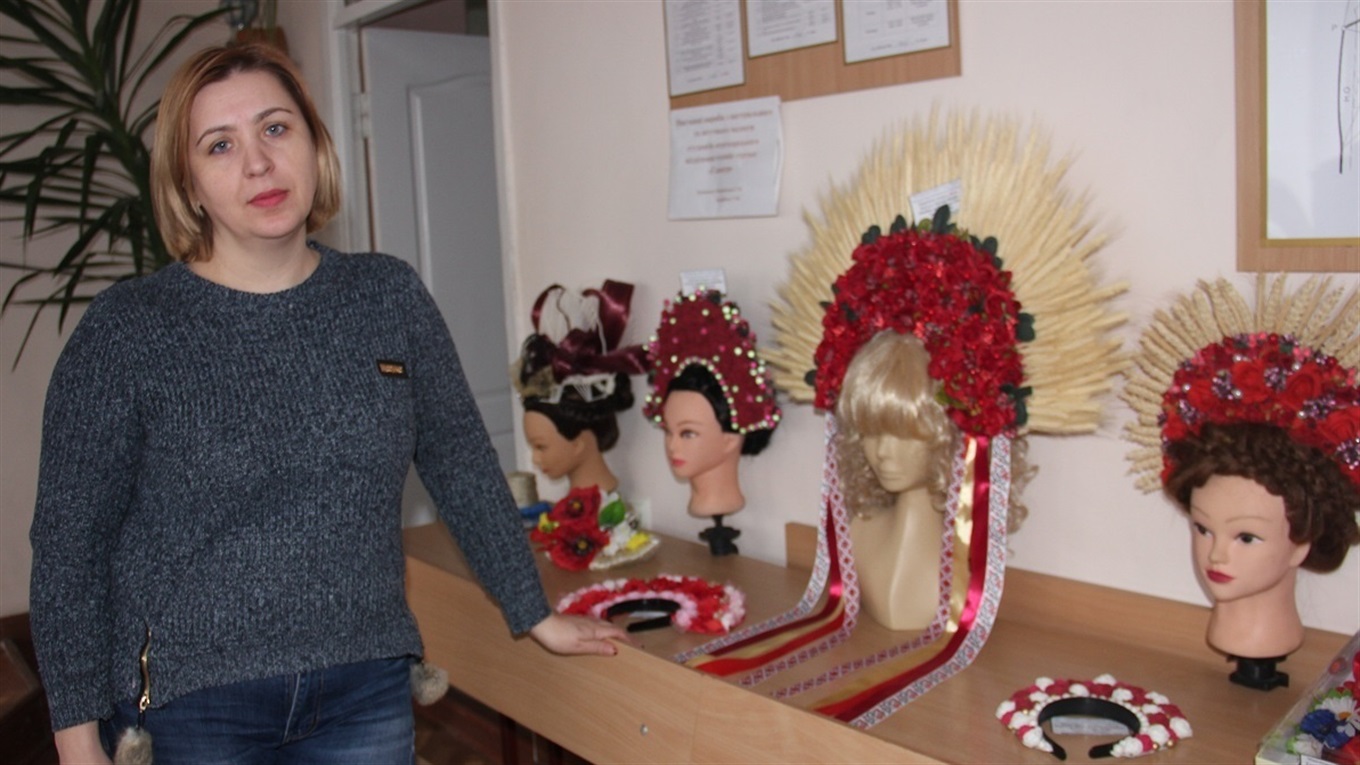 Як студенти-перукарі віночки робили