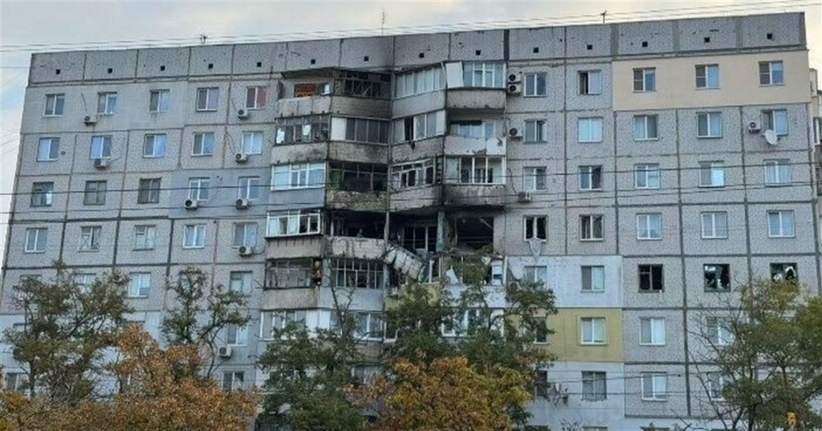 Окупанти зранку гатили по Херсону: 2 загиблих і 24 поранених, пошкоджено понад 80 будинків