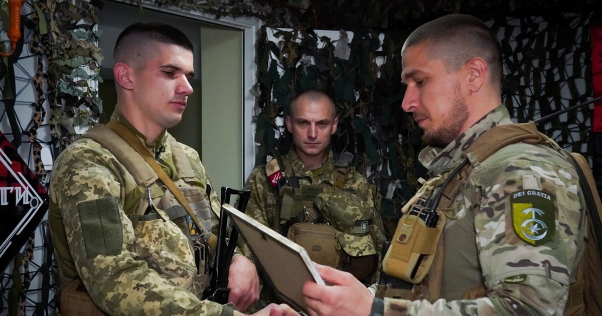 Командир 30-ї ОМБр привітав бійців з Днем піхоти та вручив нагороди