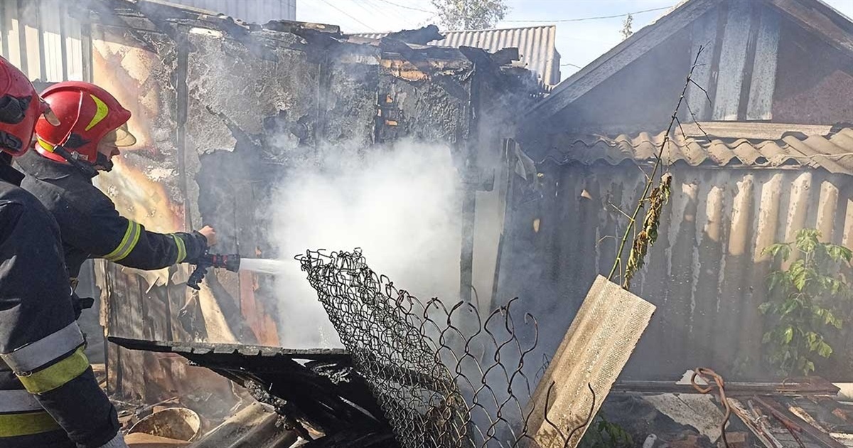 Пожежа у Слободі: вогонь охопив дровник