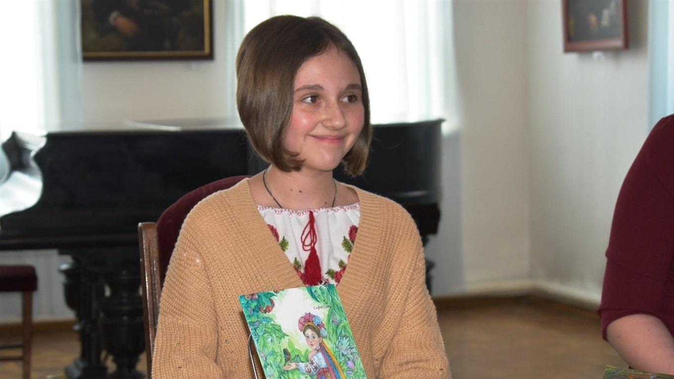 У Новограді наймолодша письменниця презентувала другу книгу, присвячену 150-річчю Лесі Українки
