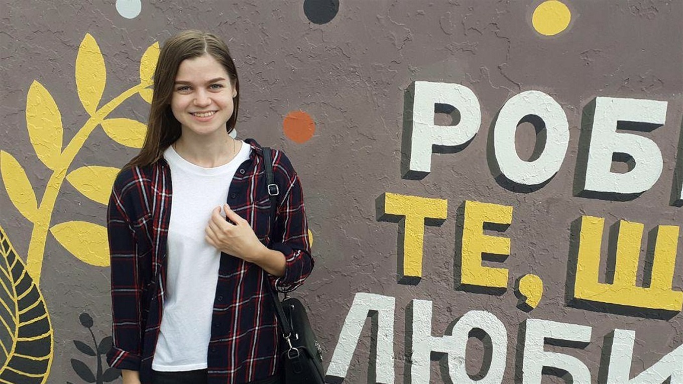 На заборах пишут везде. Но в Мелитополе пишут... леттерингом 