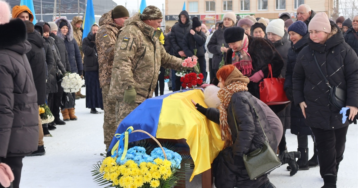 У Сарнах попрощалися з військовим Петром Дячком