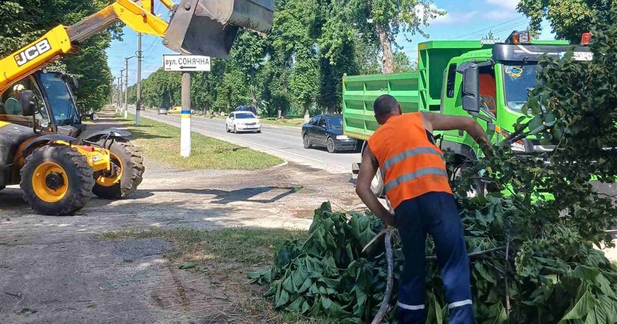 Переяславщина оговтується після грози, буревію і граду: ситуація станом на зараз і коли буде світло