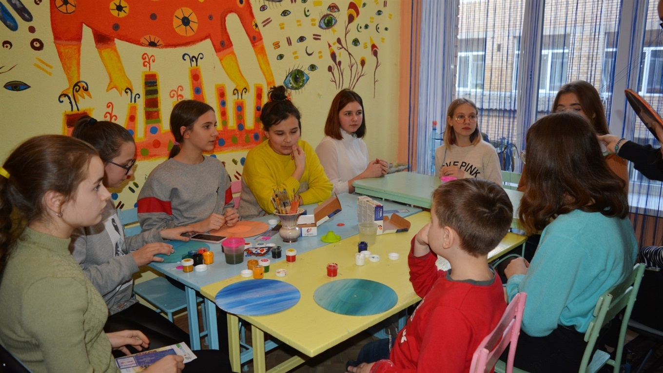 Школьники из Краматорска создали центр эмоциональной разгрузки. Вот как там можно снять стресс