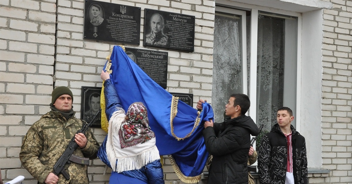 У Сарнах відкрили меморіальні дошки загиблим воїнам