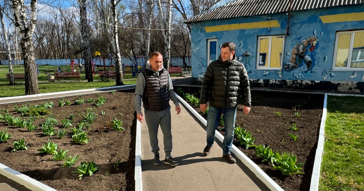 Ранок не з кави, а з оцінки пошкоджень спорткомплексу від прильотів. Один день з Віталієм Щербинкою