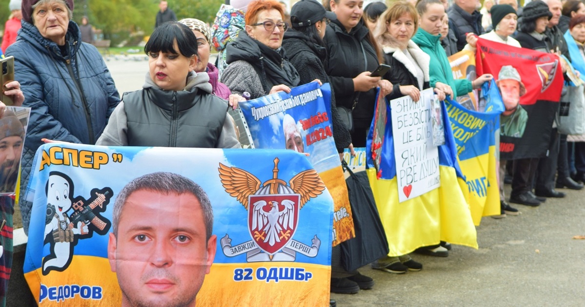 «Безвісти зниклі і полонені – не забуті»: у Чорткові відбулася мирна акція