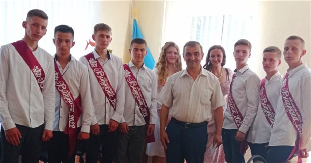 Замість випуску - допомога ЗСУ. Рішення миролюбленських випускників