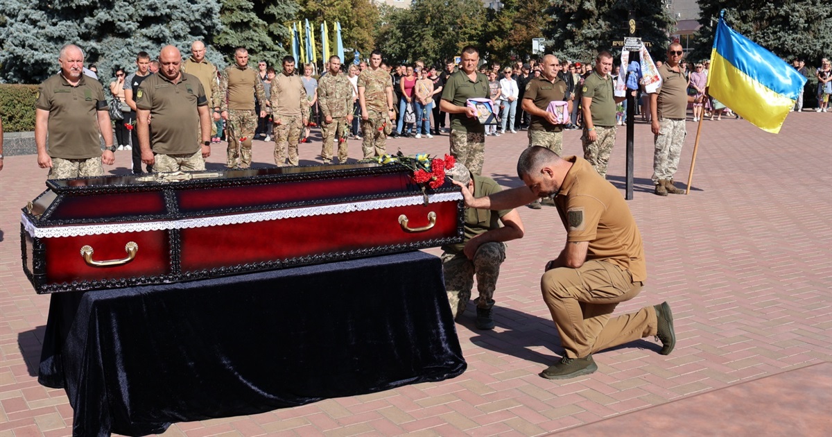 Майже три місяці на фронті: южноукраїнці попрощалися з 35-річним воїном Володимиром Стовбуром