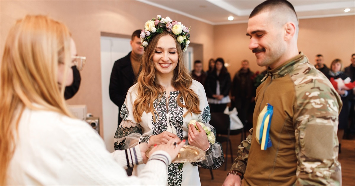Весілля в пікселі: скільки пар одружились на Сарненщині під час війни