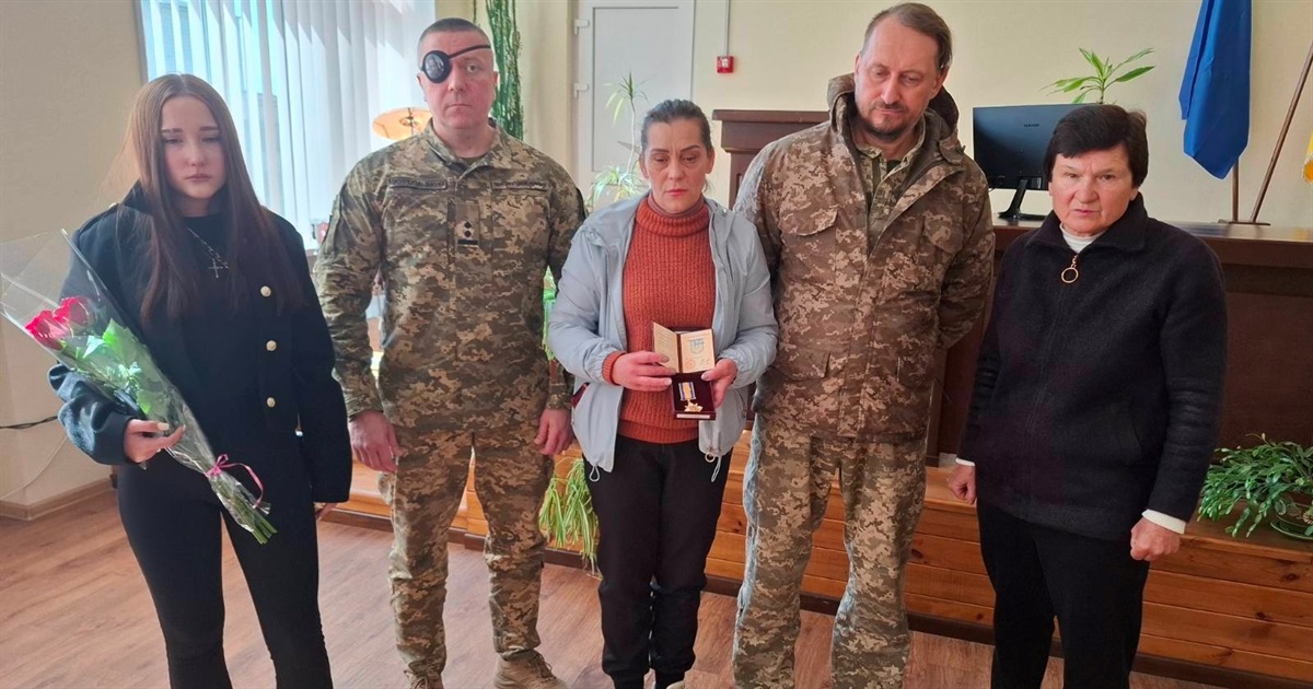 У Студениках мамі Героя Дмитра Ларичева вручили другий посмертний орден сина "За мужність"