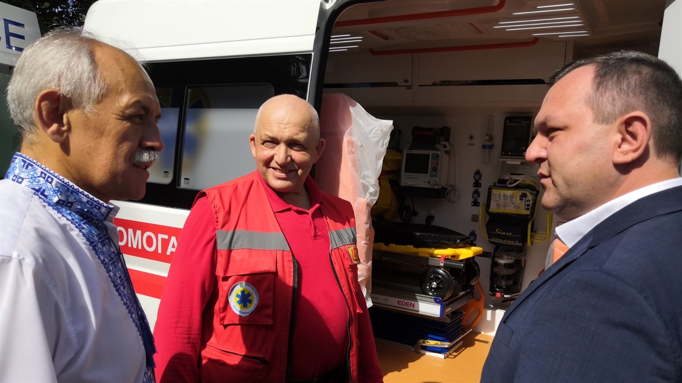 Василь Володін привіз переяславцям нові автомобілі екстреної допомоги