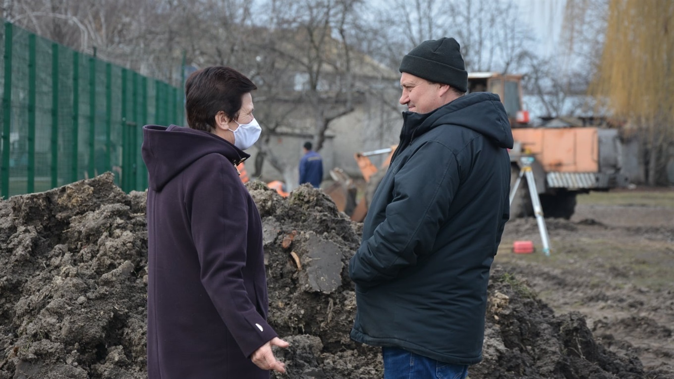 Облаштування футбольного майданчика у Переяславському йде до завершення