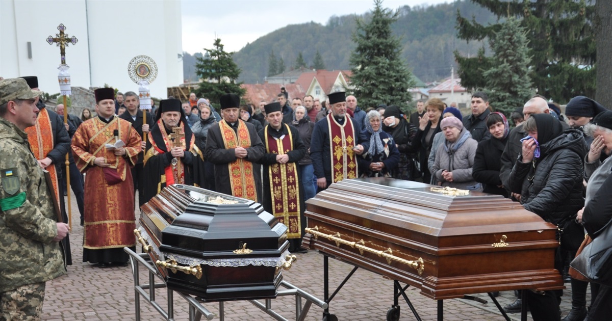 Чортківщина зі сльозами на очах зустріла двох загиблих Героїв-воїнів