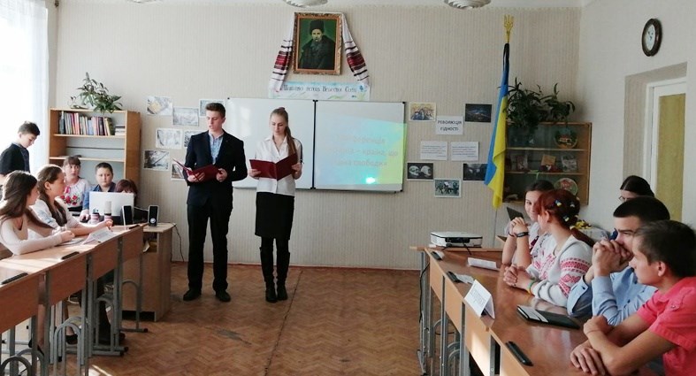 Про гідність та свободу дискутували учні Новотроїцької ЗОШ