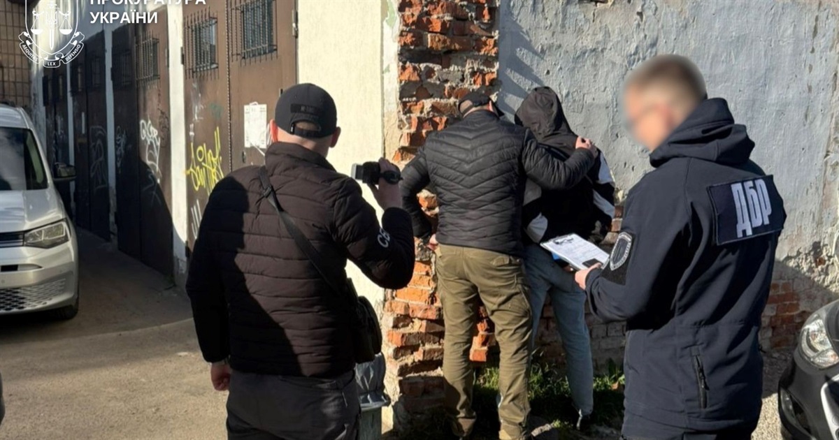 Канабіс, кокаїн і боєприпаси знайшли вдома у працівника служби судової охорони на Житомирщині