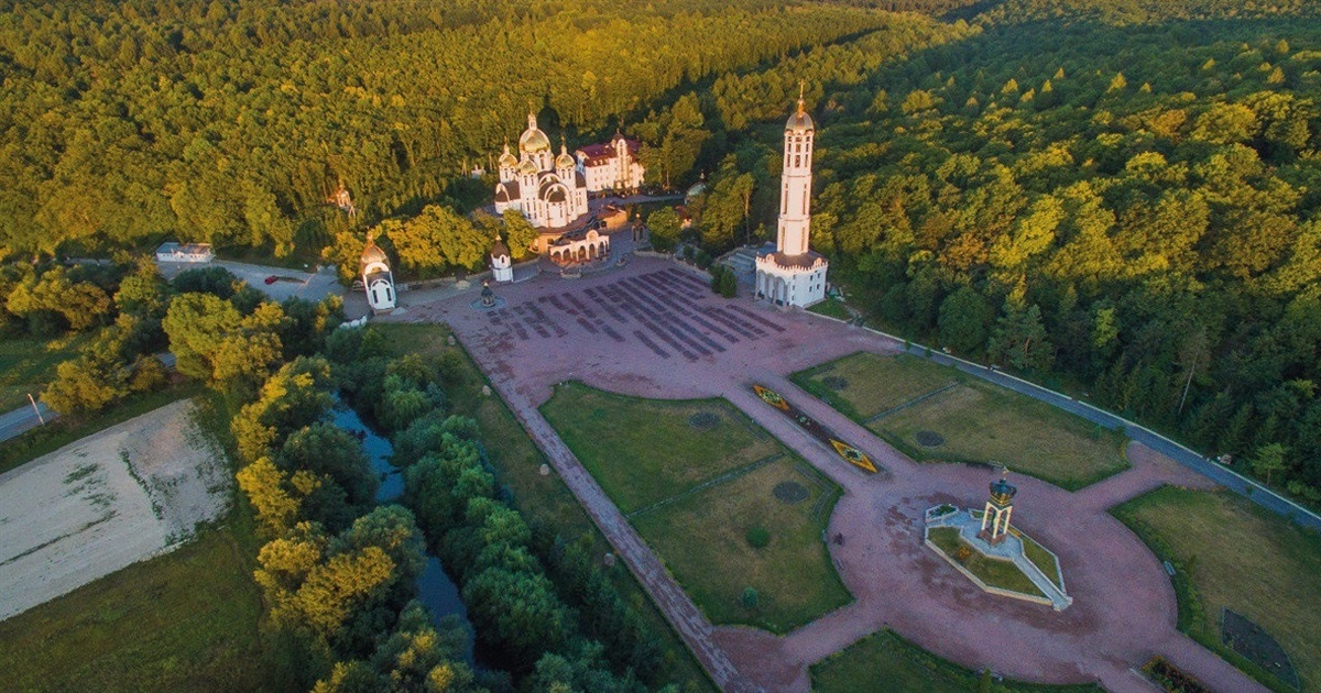 Екскурсія в один з найвизначніших християнських святинь — Марійський духовний центр «Зарваниця»