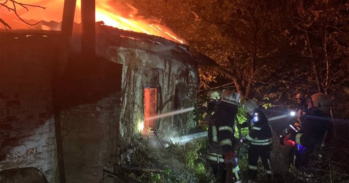 Вночі у Переяславі повністю згорів будинок ВІДЕО