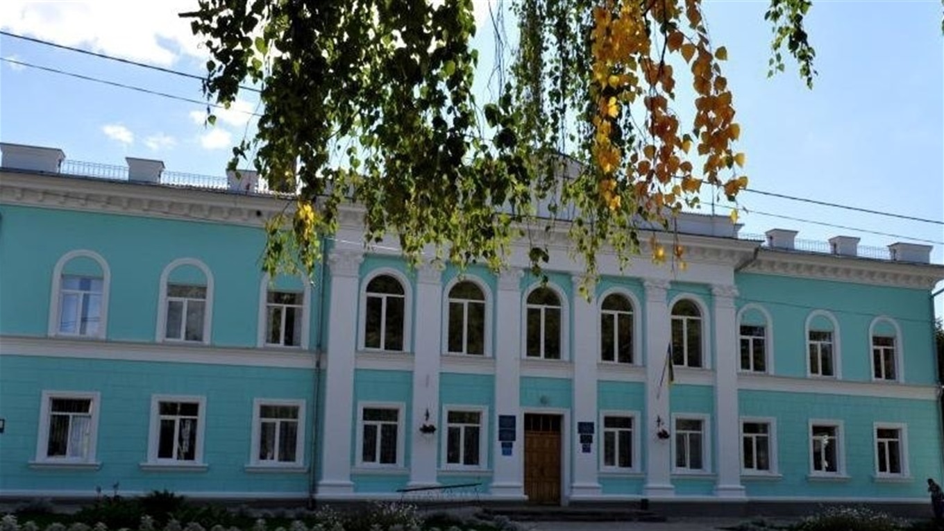 Сучасна бібліотека: пил із книжок чи простір для спілкування?